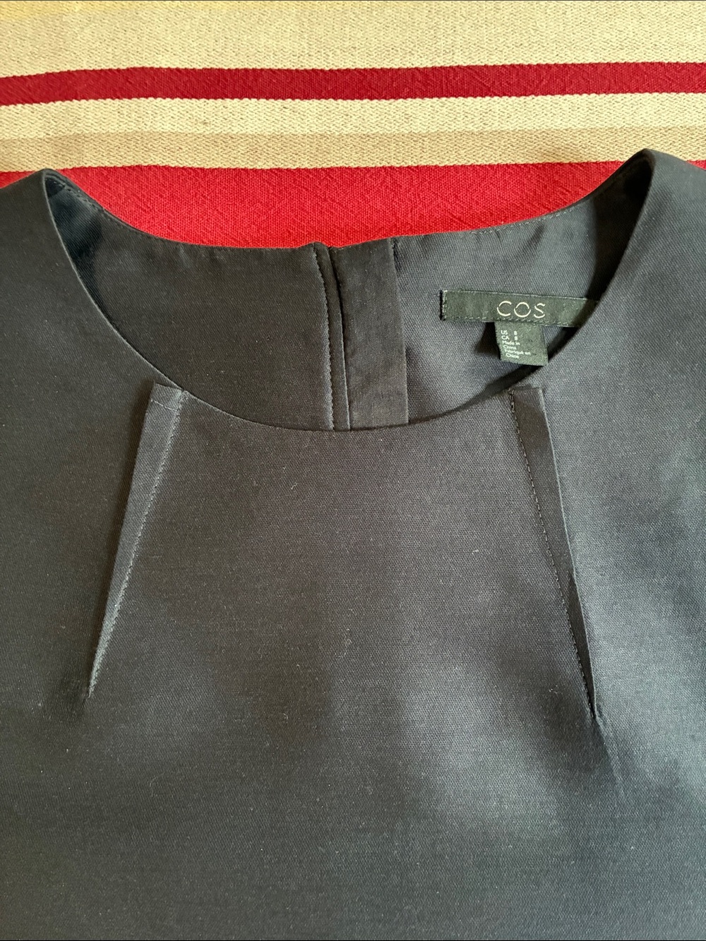 COS structured navy blue 3/4 length top Size 8 w/pockets & zipper on the back - Picture 4 of 8